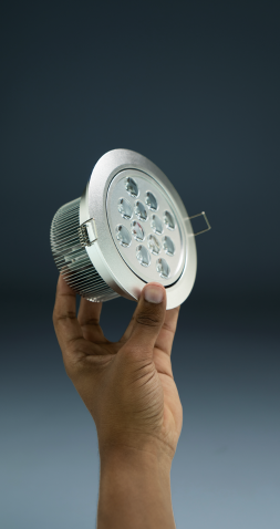 <strong>RECESSED LIGHTING</strong>