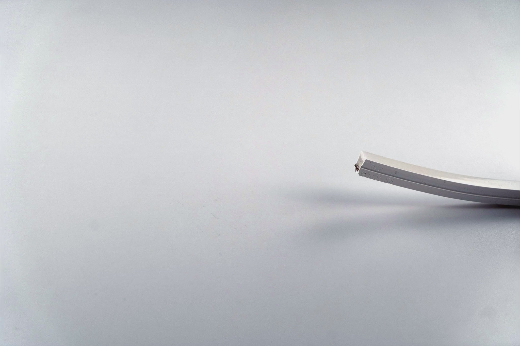 Load video: Element Neon TopFlex Quick Connector – Static White